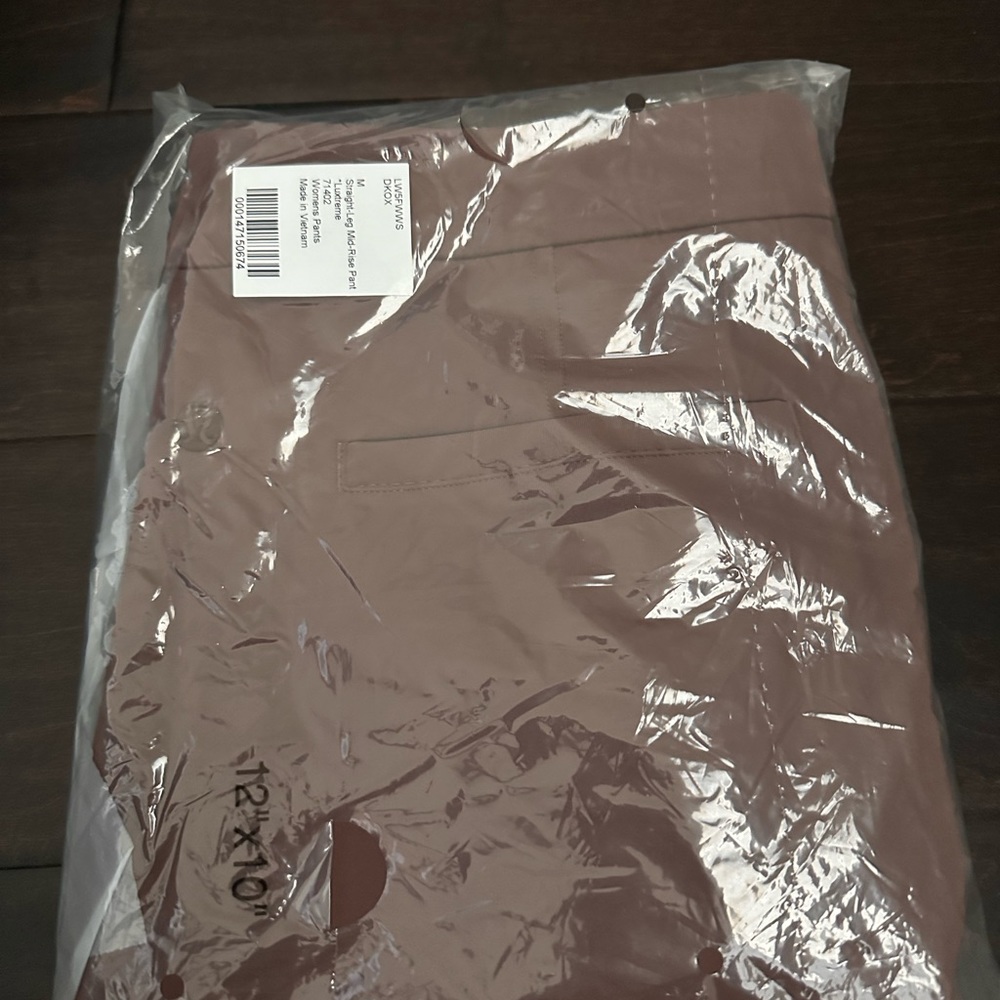 Lululemon Straight-Leg Mid-Rise Pant Luxtreme